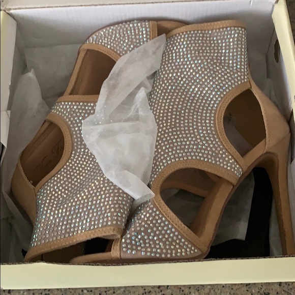 Beautiful unworn shoes - Picture 3 of 3